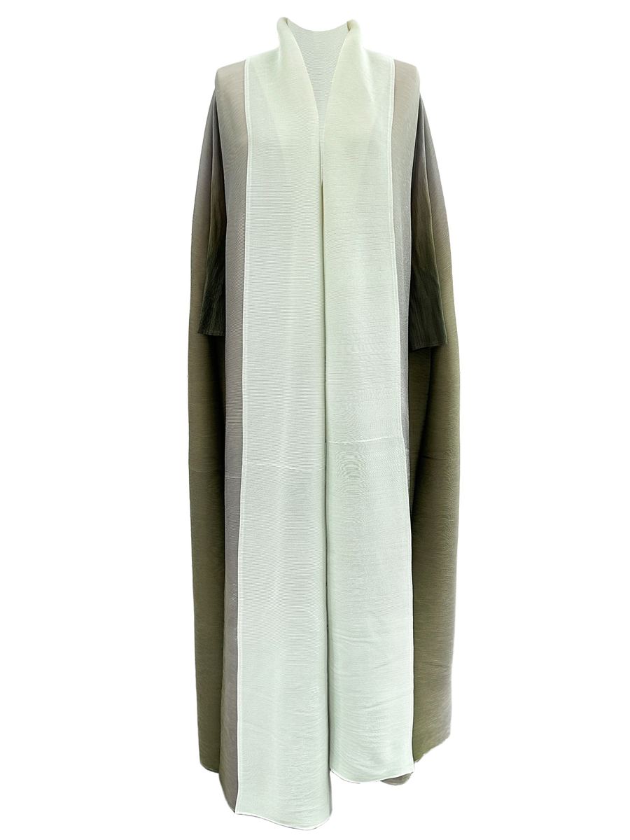 Plus-size pleated gradient long dress with cape-style outer layer