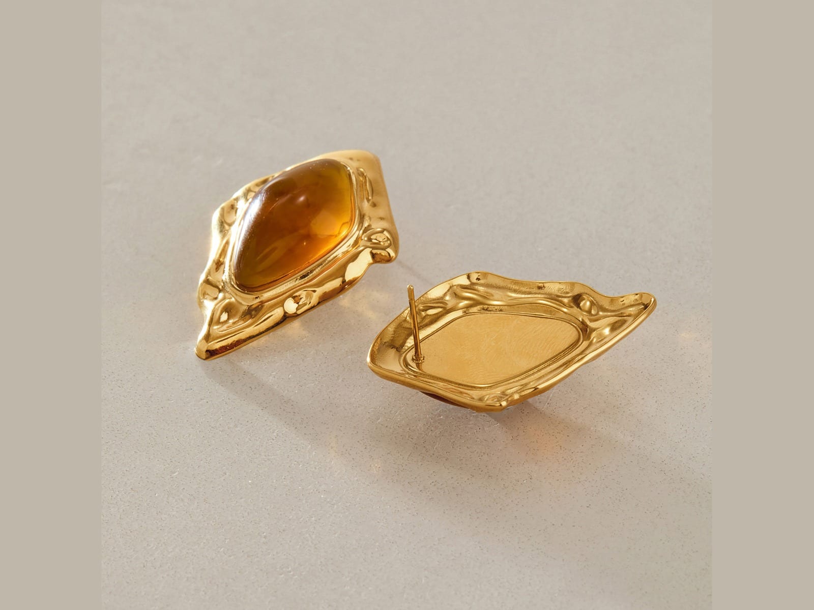 Amber Resin Frame Earrings — detail