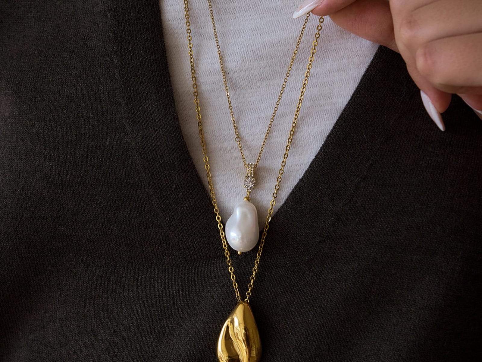 Baroque Pearl-Finish Short Necklaces — detail