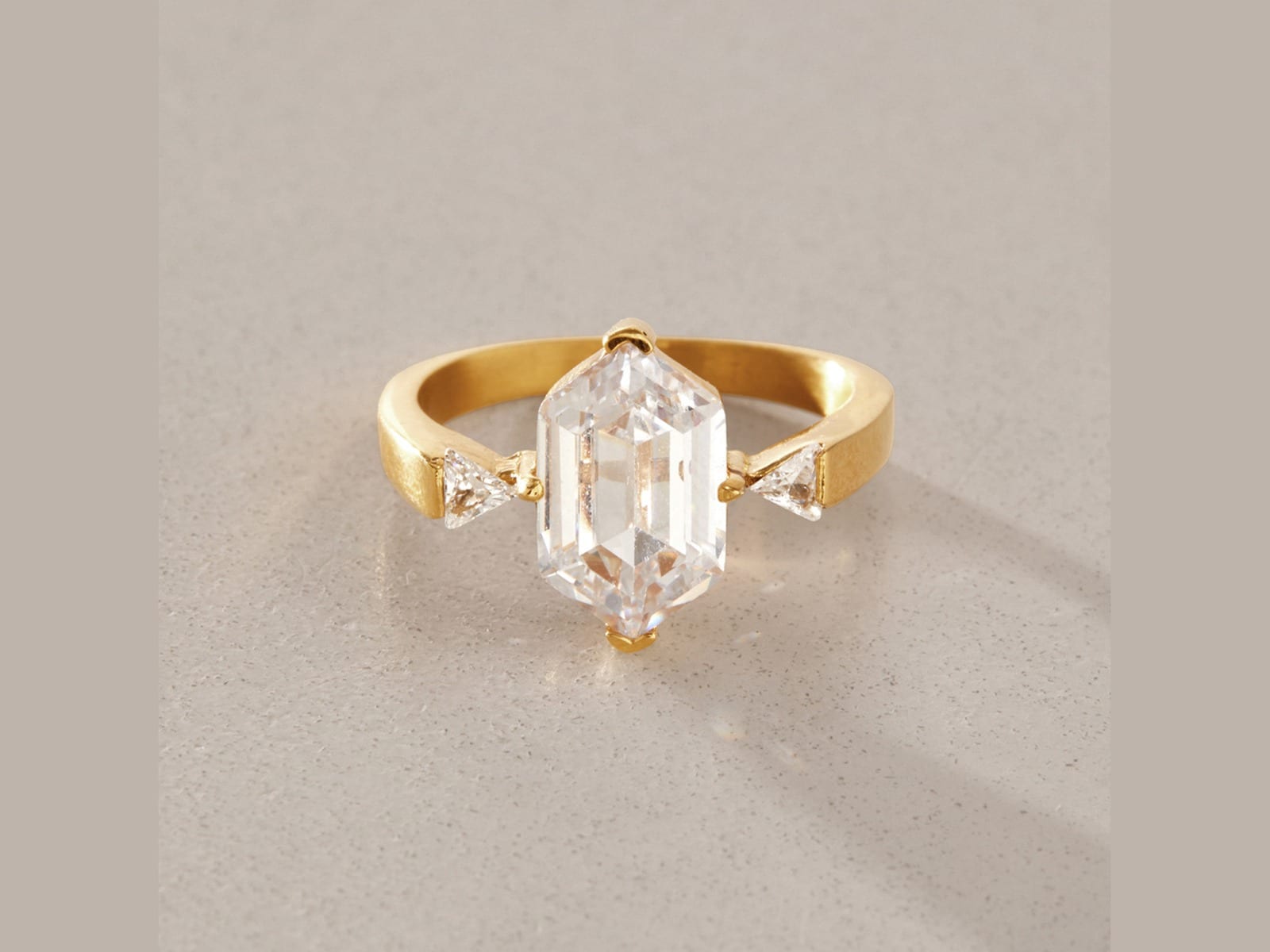 Barrel CZ Ring, Wide Band — detail