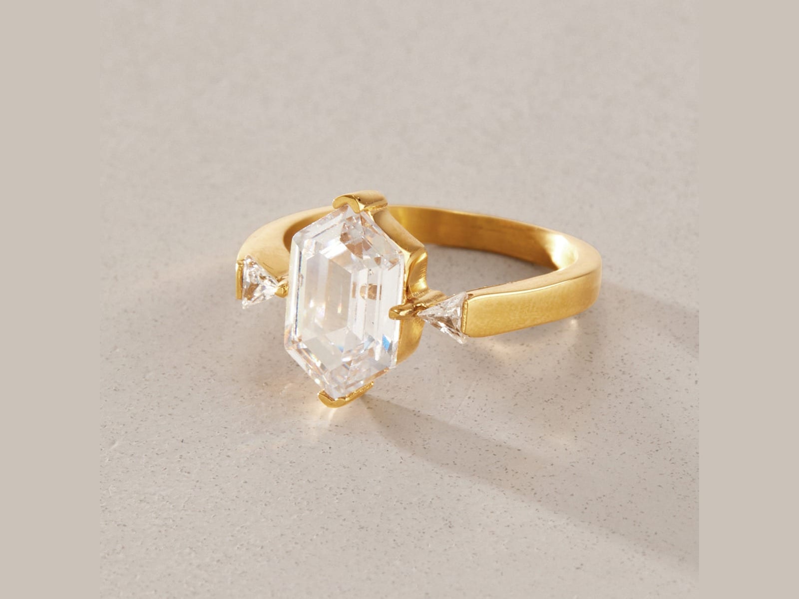 Barrel CZ Ring, Wide Band — detail