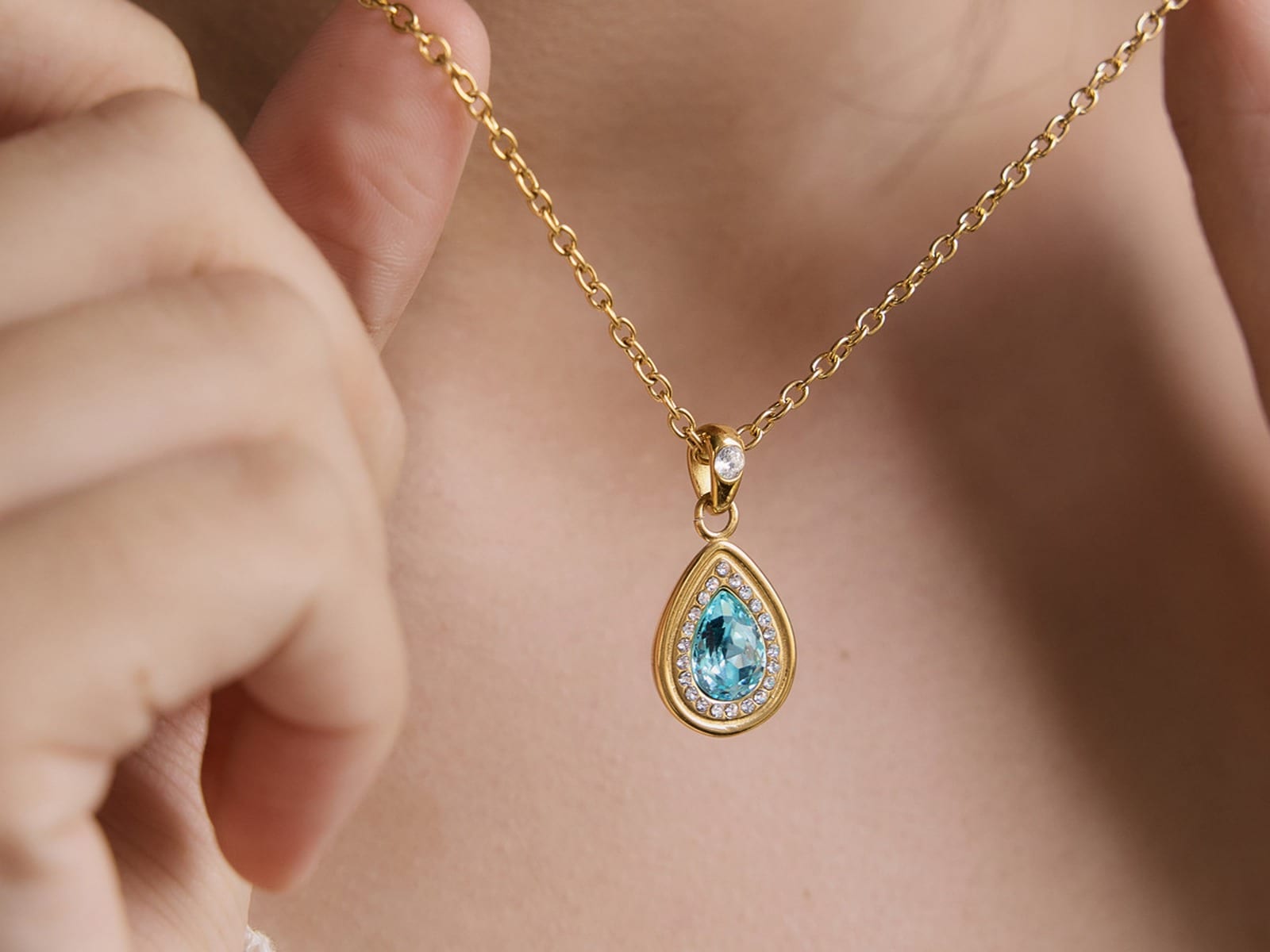 Bezel CZ Pendant Necklaces — detail