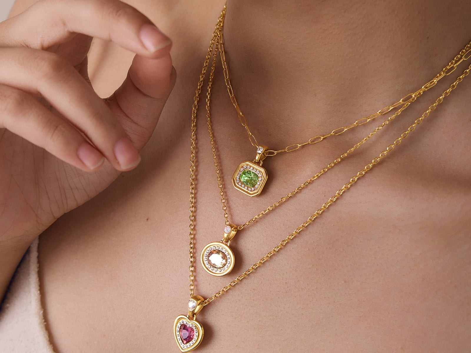Bezel CZ Pendant Necklaces — detail