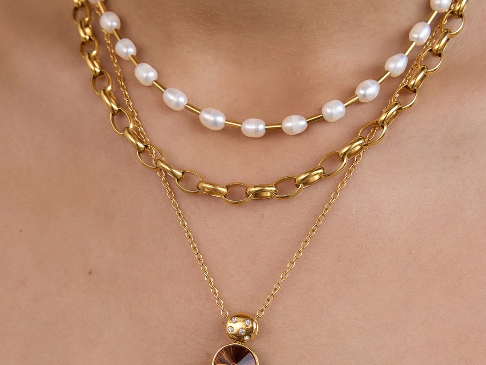 Bezel Drop Pendant Necklaces — detail