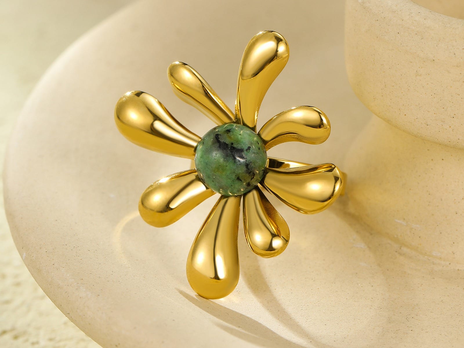 Cat's Eye Open Ring — detail