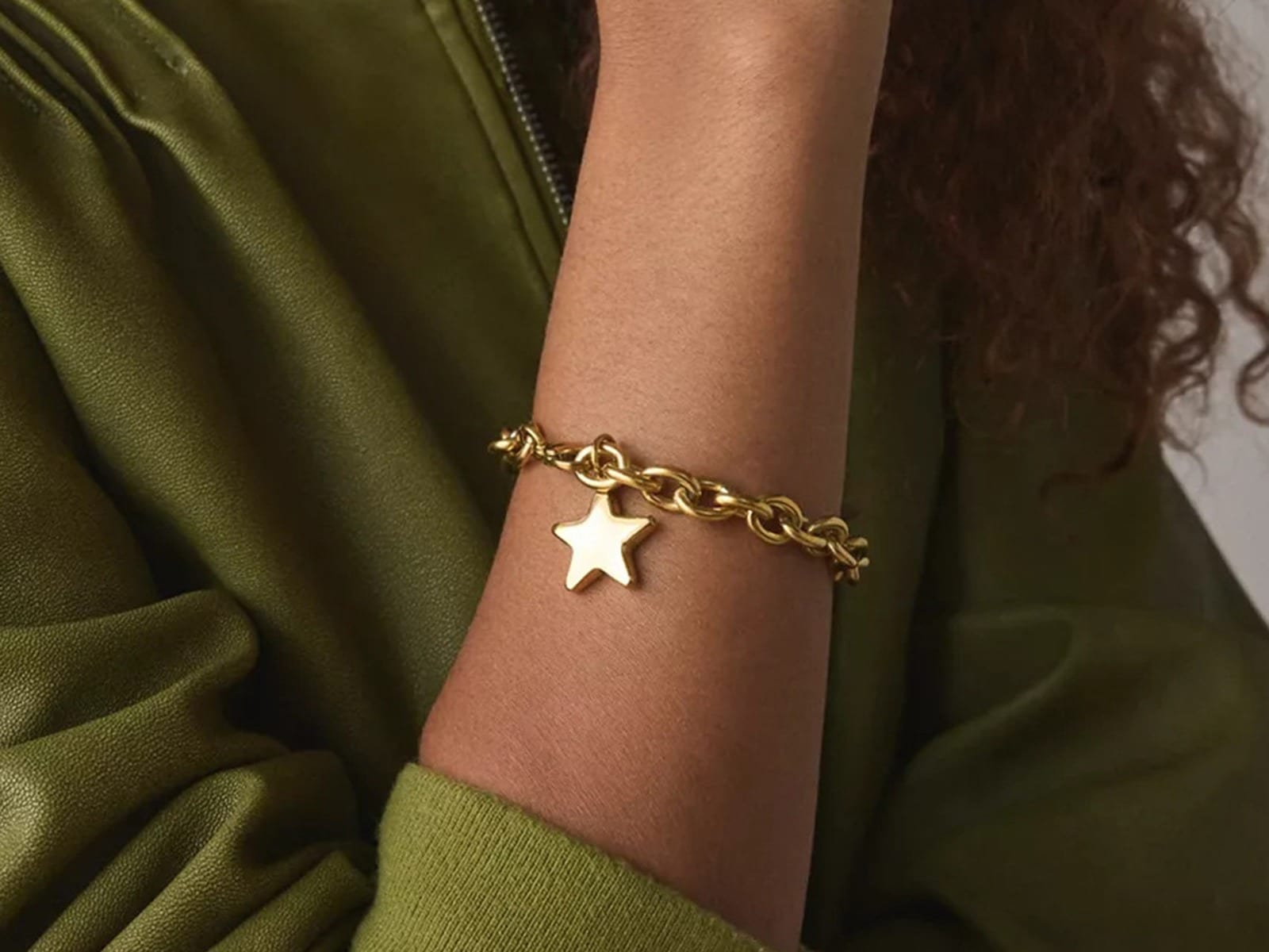 Curb Chain Star Pendant Necklace — detail