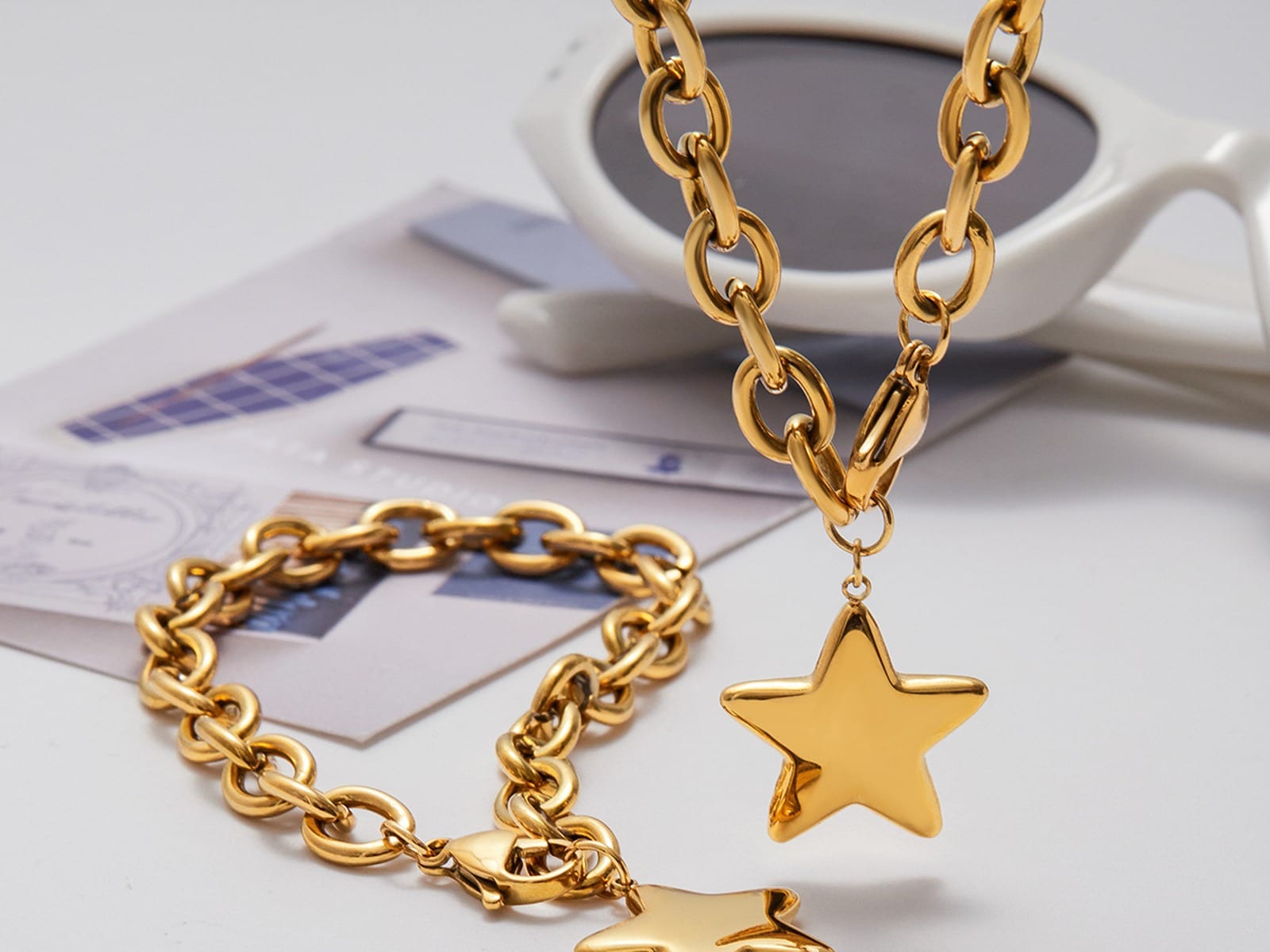Curb Chain Star Pendant Necklace — detail