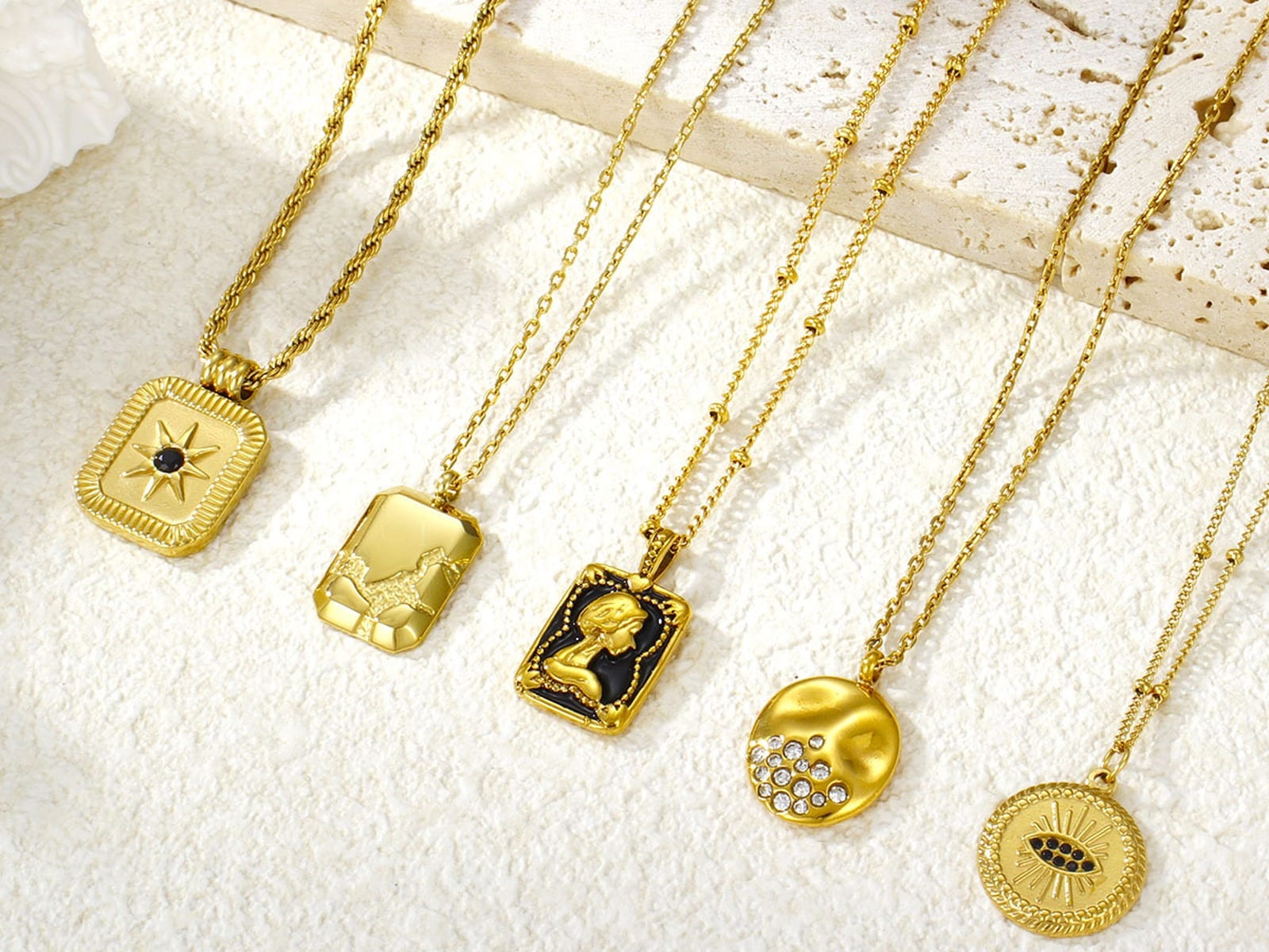 Cubic Zirconia Pendant Necklace — detail