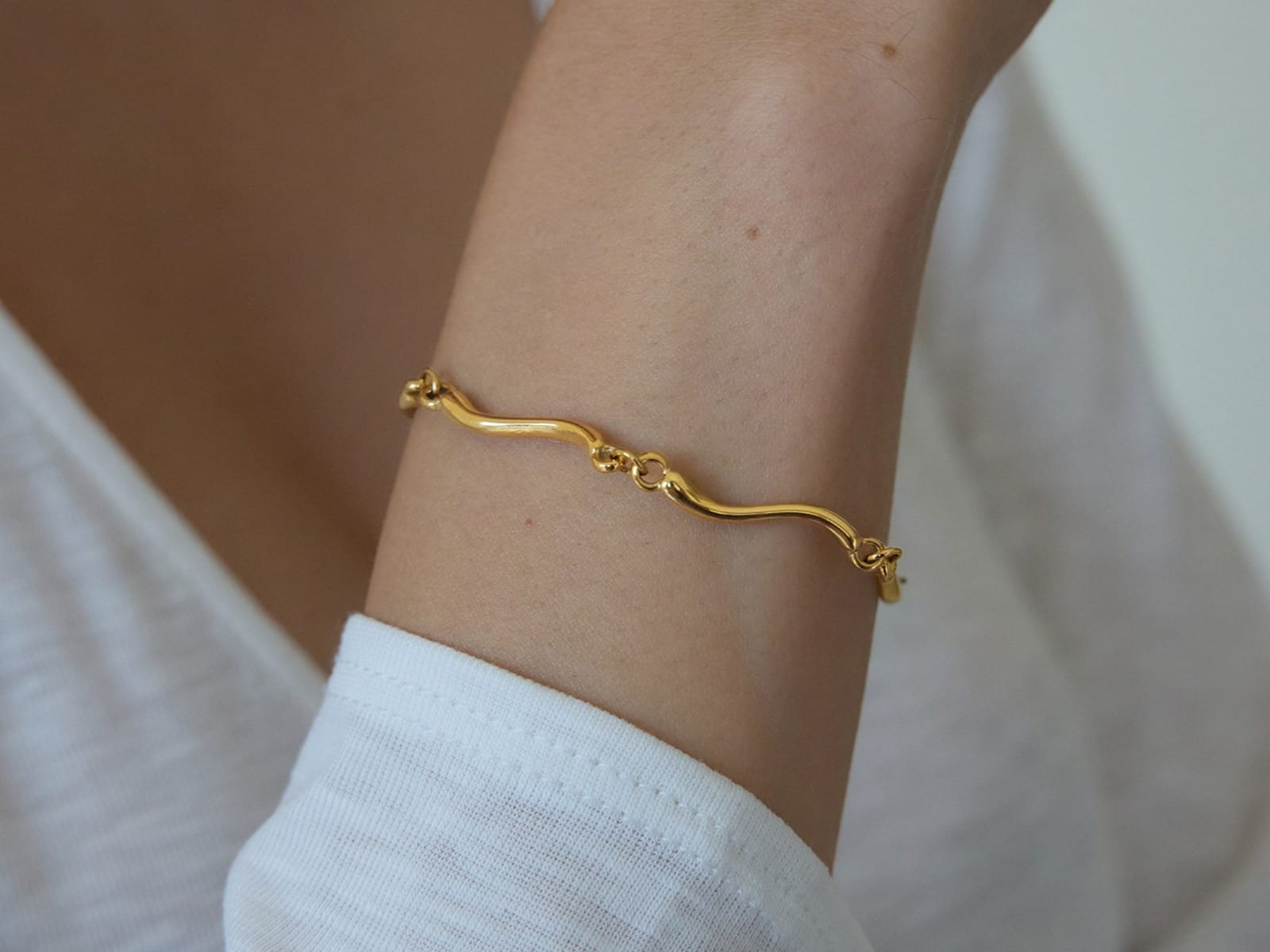 Dot Link Chain Necklace and Bracelet Set — detail