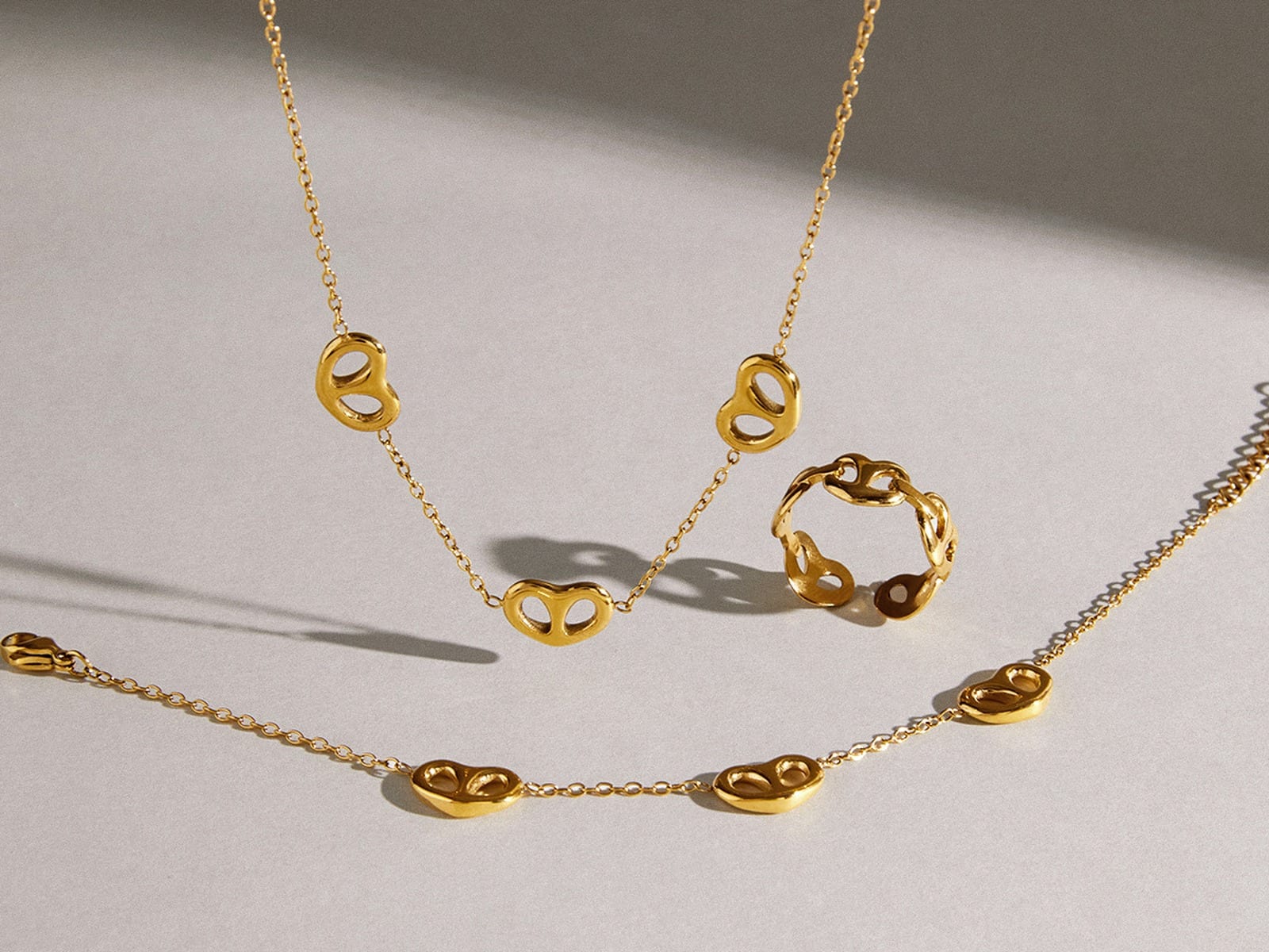 Heart Clasp Four-Piece Set — detail