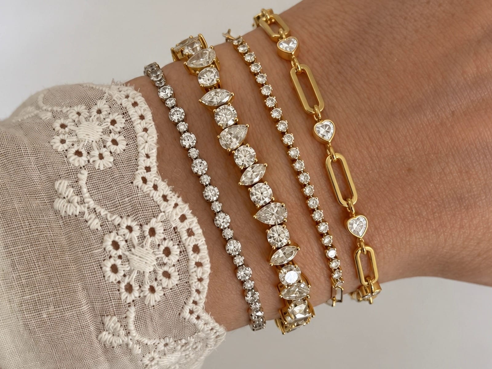 Heart CZ Curb Bracelet — detail