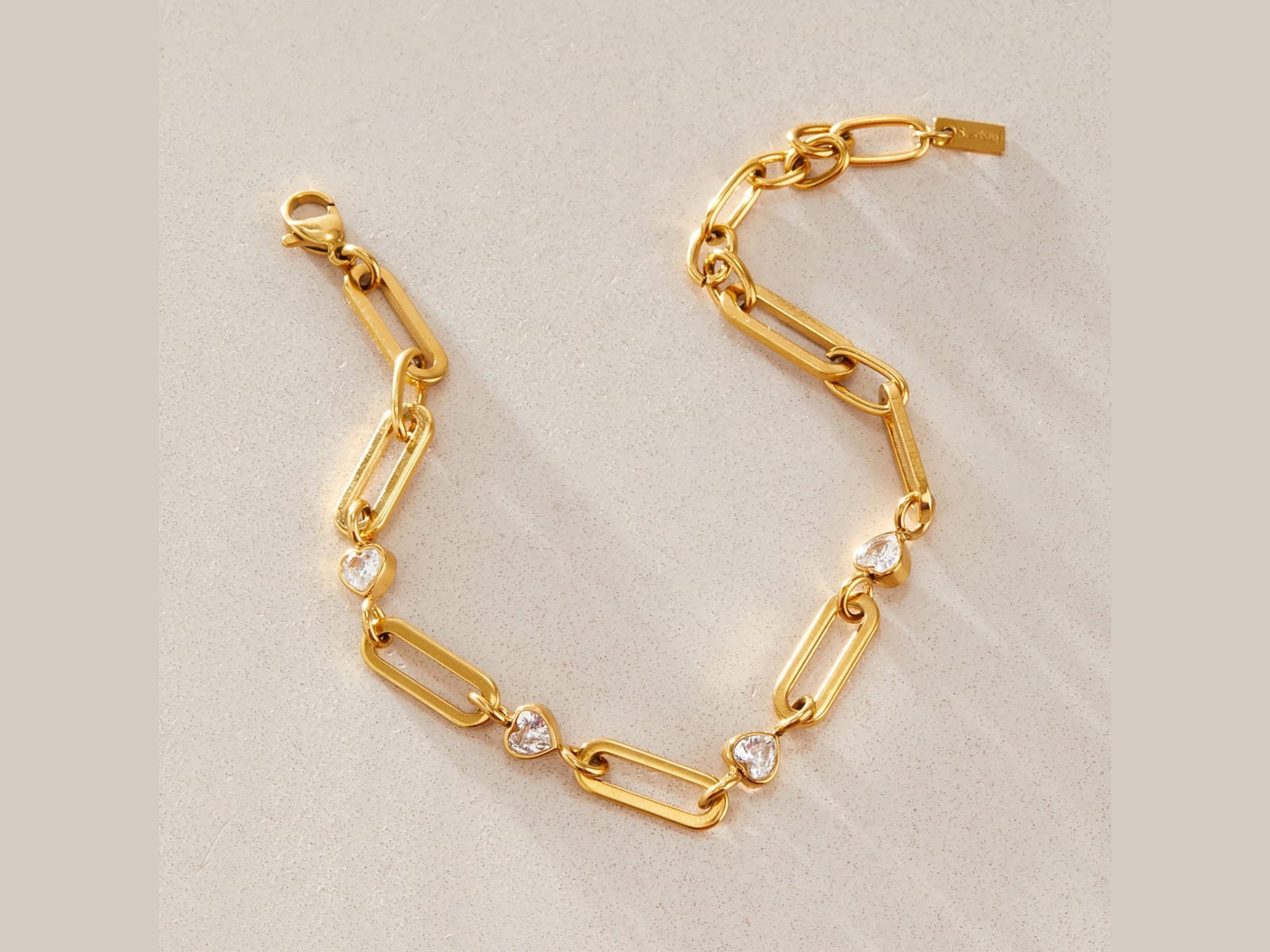 Heart CZ Curb Bracelet — detail