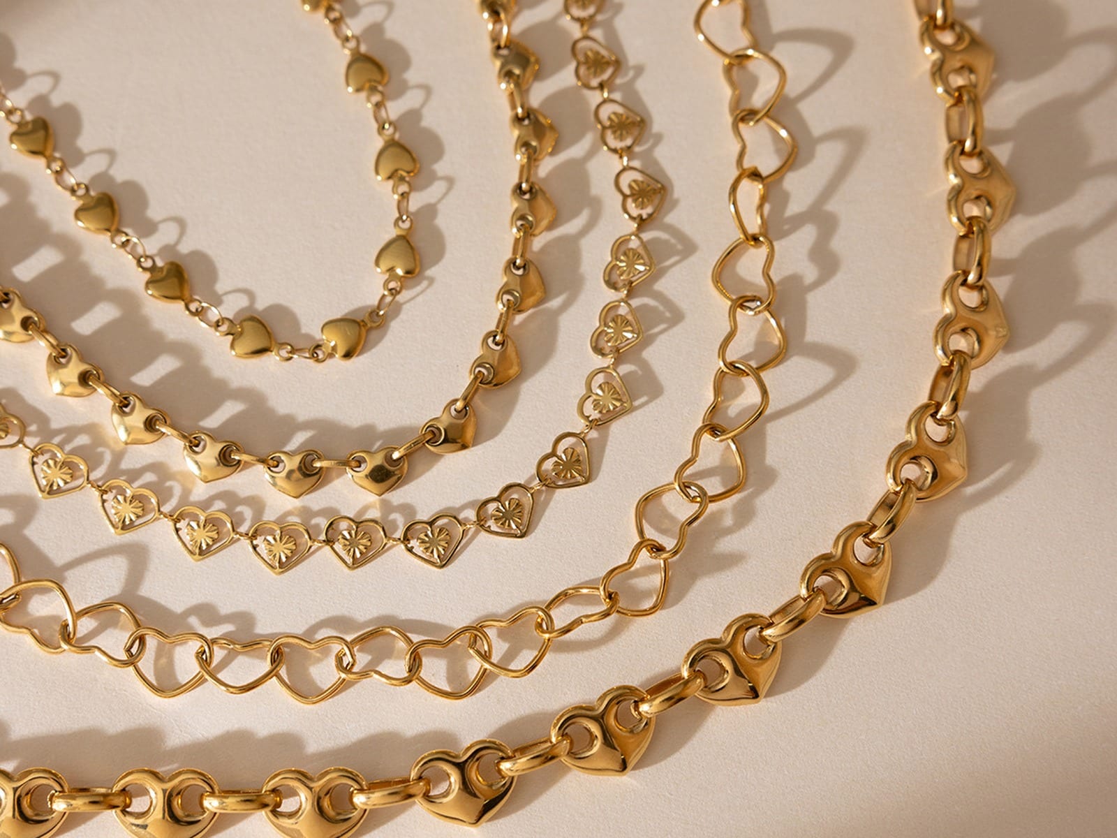 Heart-Link Chain Necklace — detail