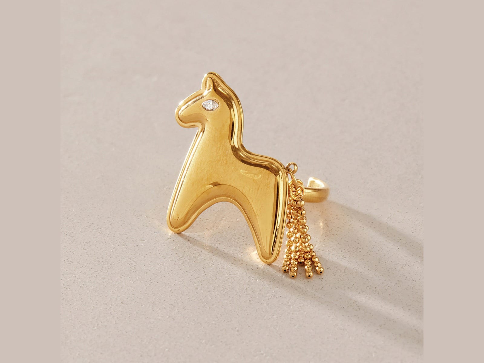 Horse Chain Ring — detail