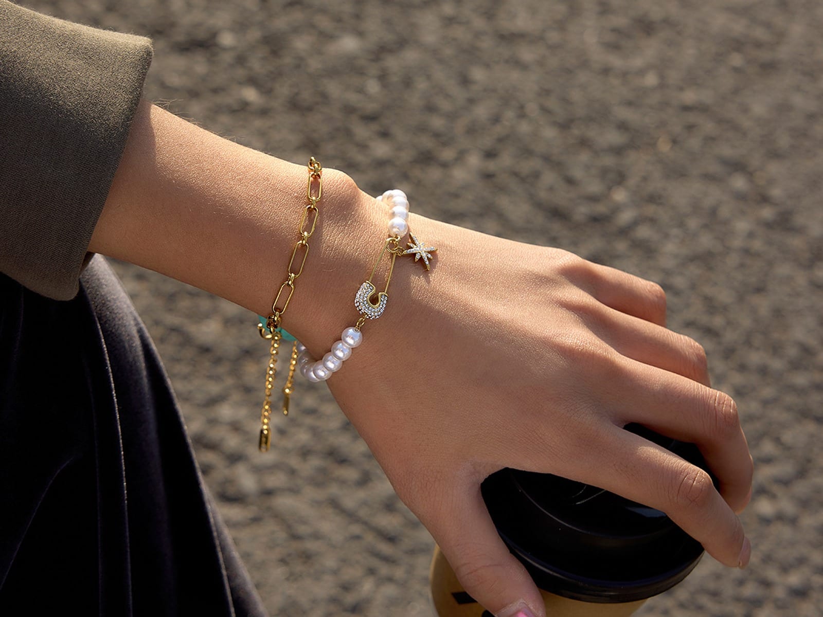 Imitation Pearl & Pin Bracelet — detail