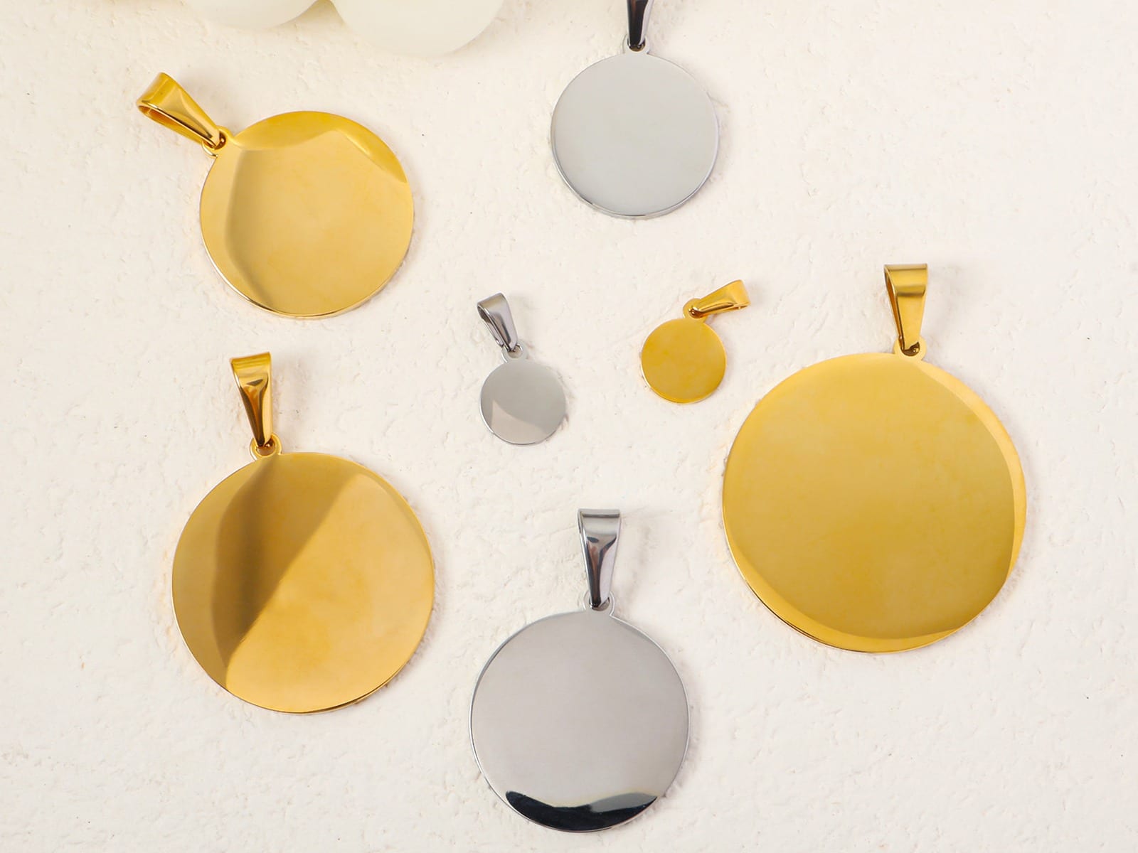 Mirror Disc Pendant, Engravable — detail