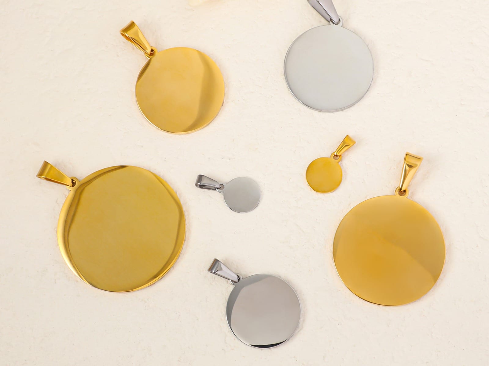 Mirror Disc Pendant, Engravable — detail