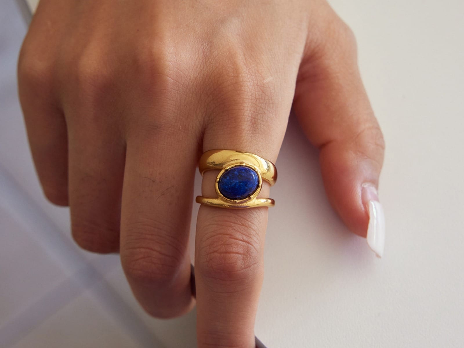 Oval Cabochon Open Ring — detail