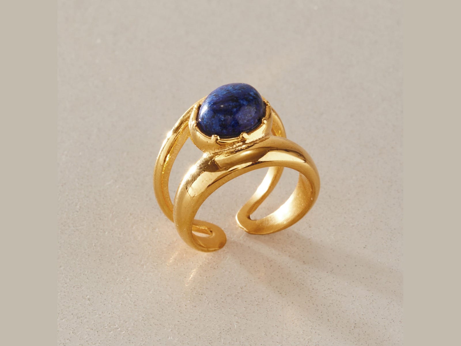 Oval Cabochon Open Ring — detail