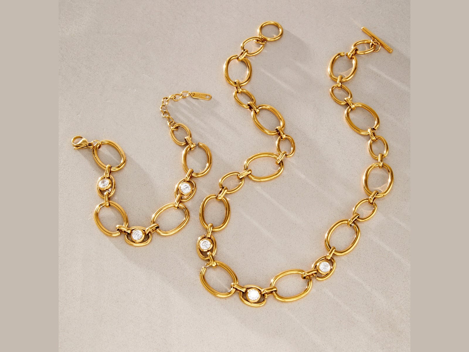 Oval Link Chain Set — detail