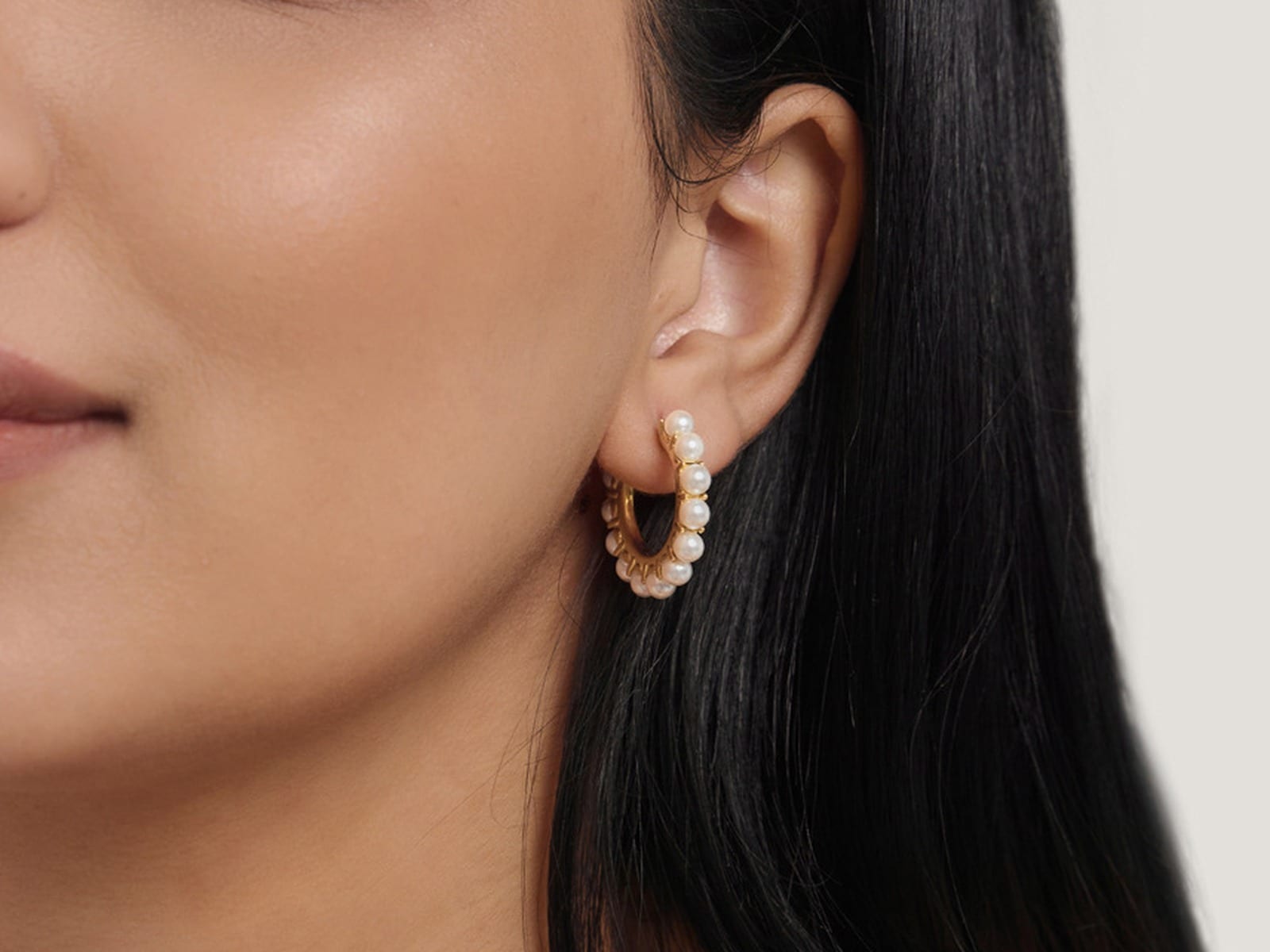Pearl C-Huggie Earring Range — detail