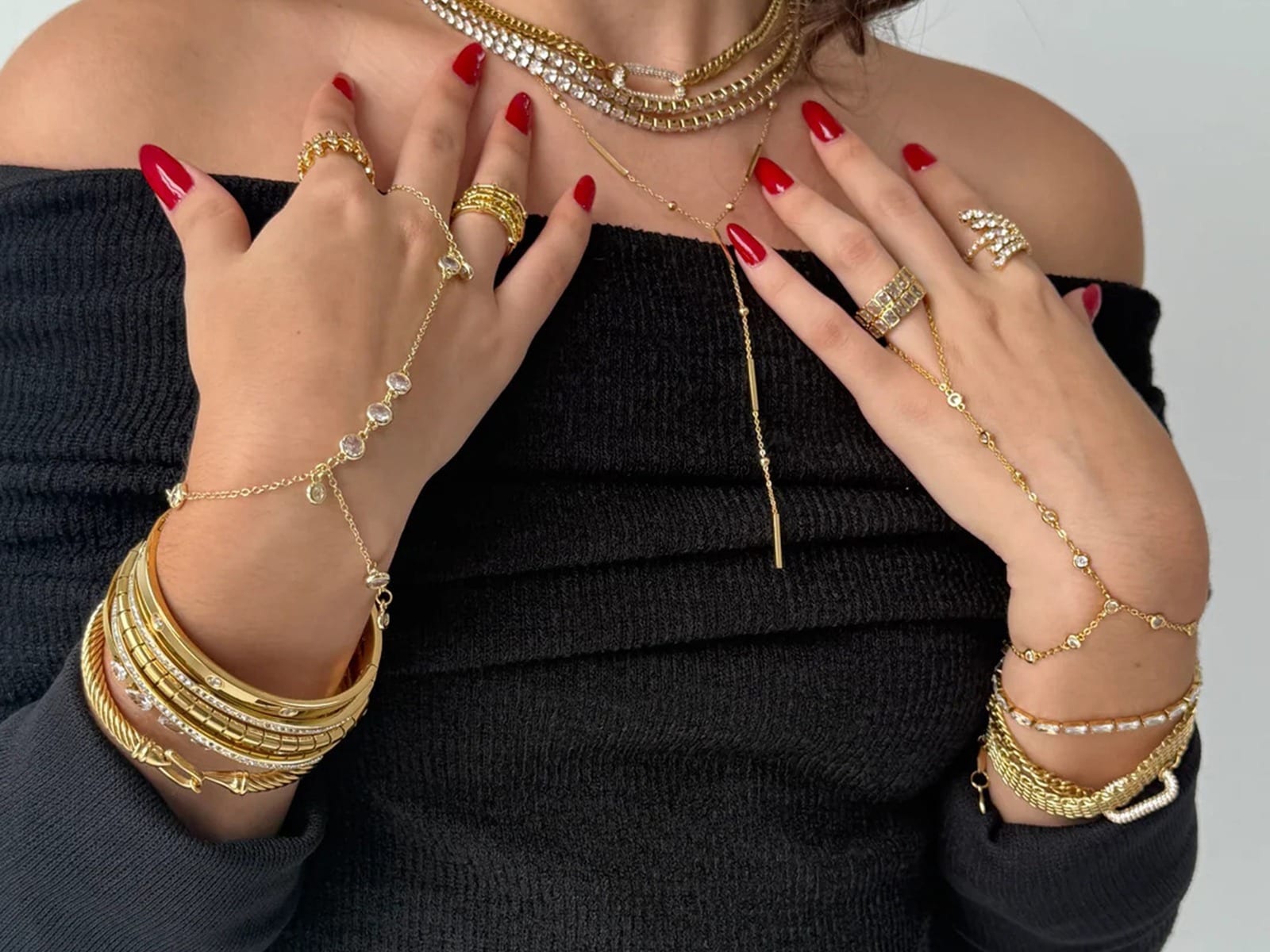 Pearl Hand Chain Range — detail
