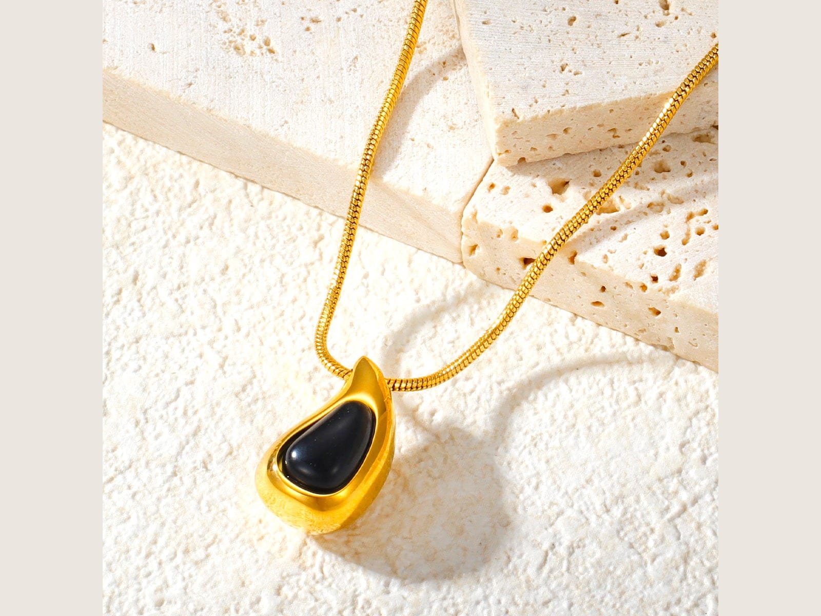 Pearl Necklace and Earring Set — detail