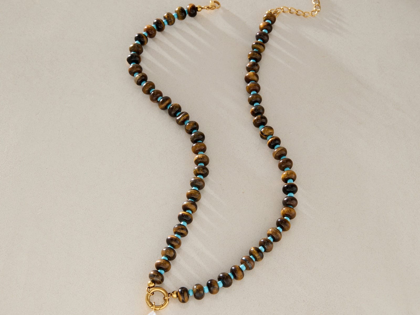 Pearl Pendant Bead Necklace — detail