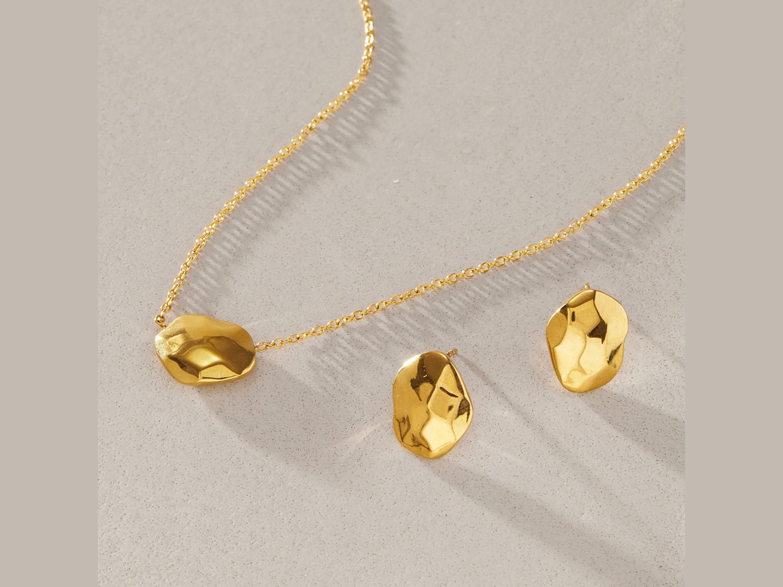 Pebble Pendant Necklace & Earring Set — detail