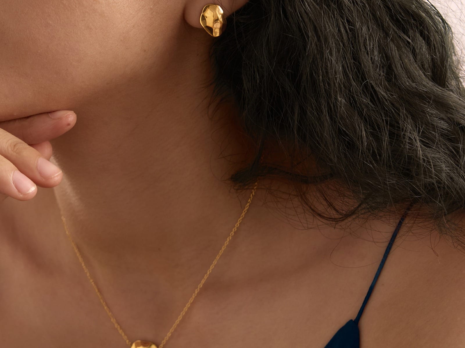 Pebble Pendant Necklace & Earring Set — detail