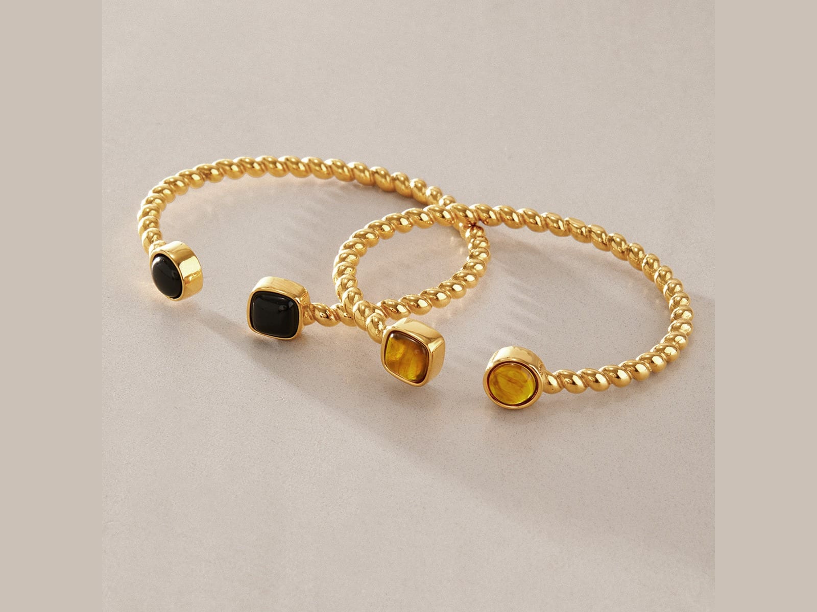 Resin Stone Twist Bangle — detail