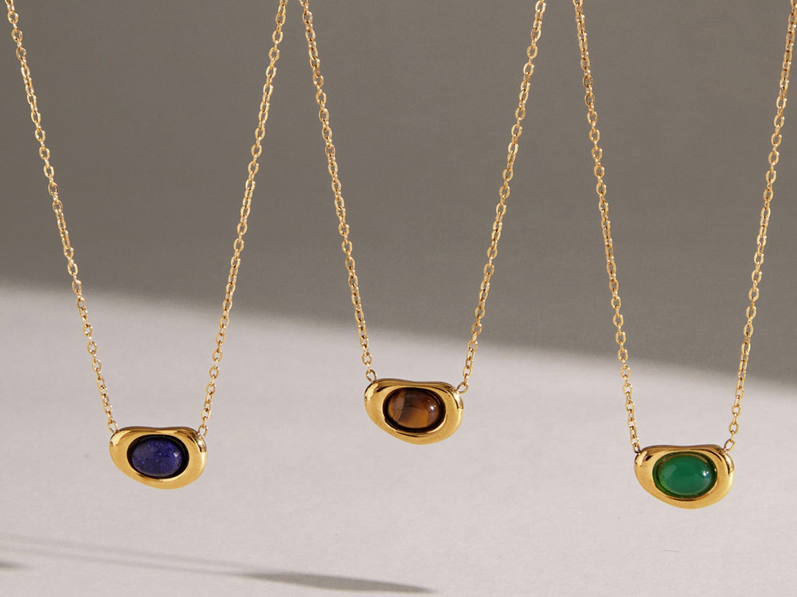 Single Stone Pendant Necklace — detail