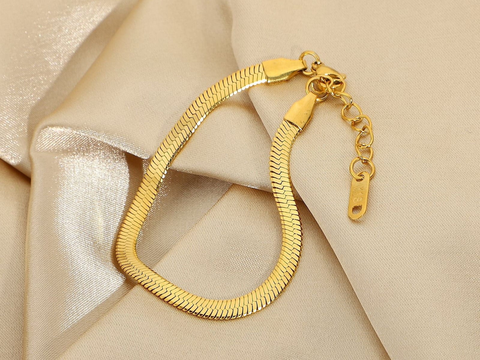 Snake Chain Bracelet — detail