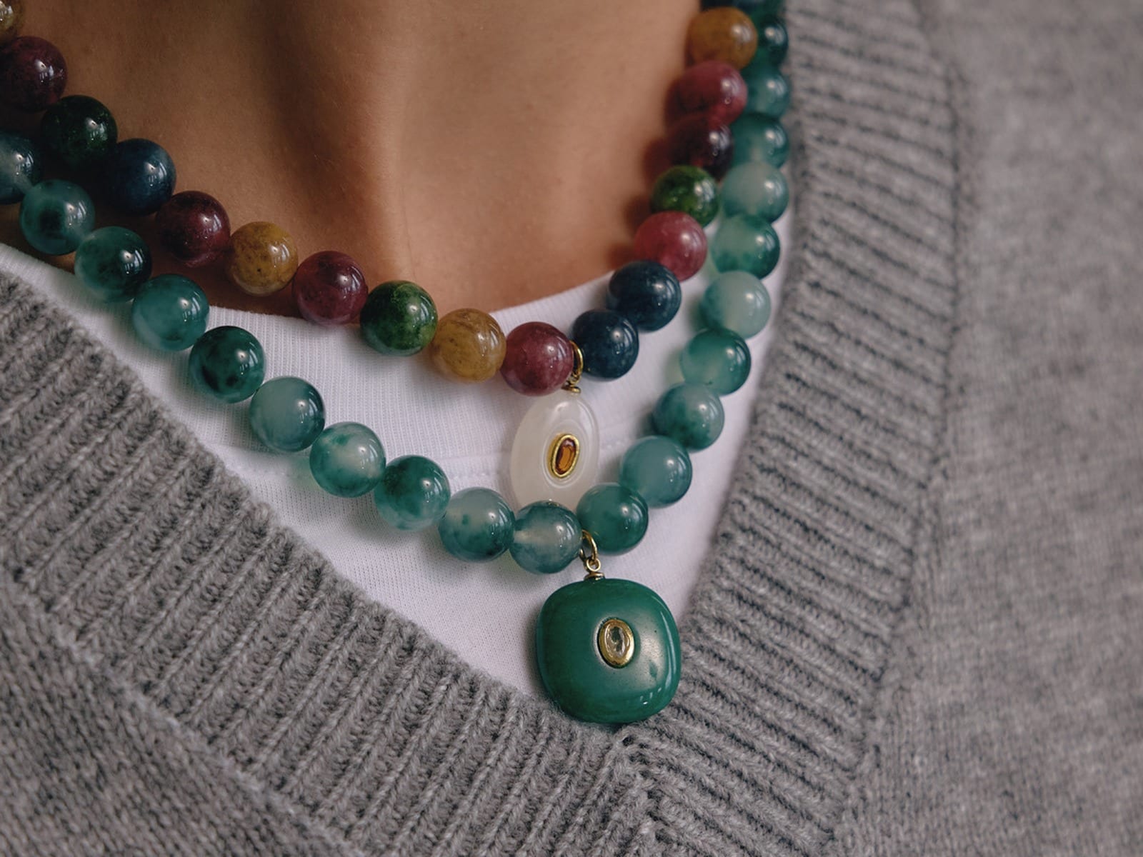 Stone Bead Pendant Necklace — detail
