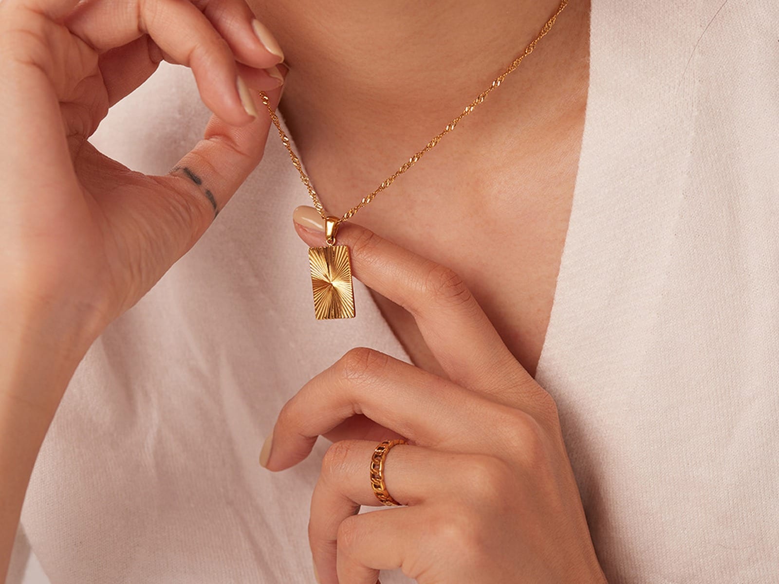 Sunburst Bar Pendant Necklace — detail