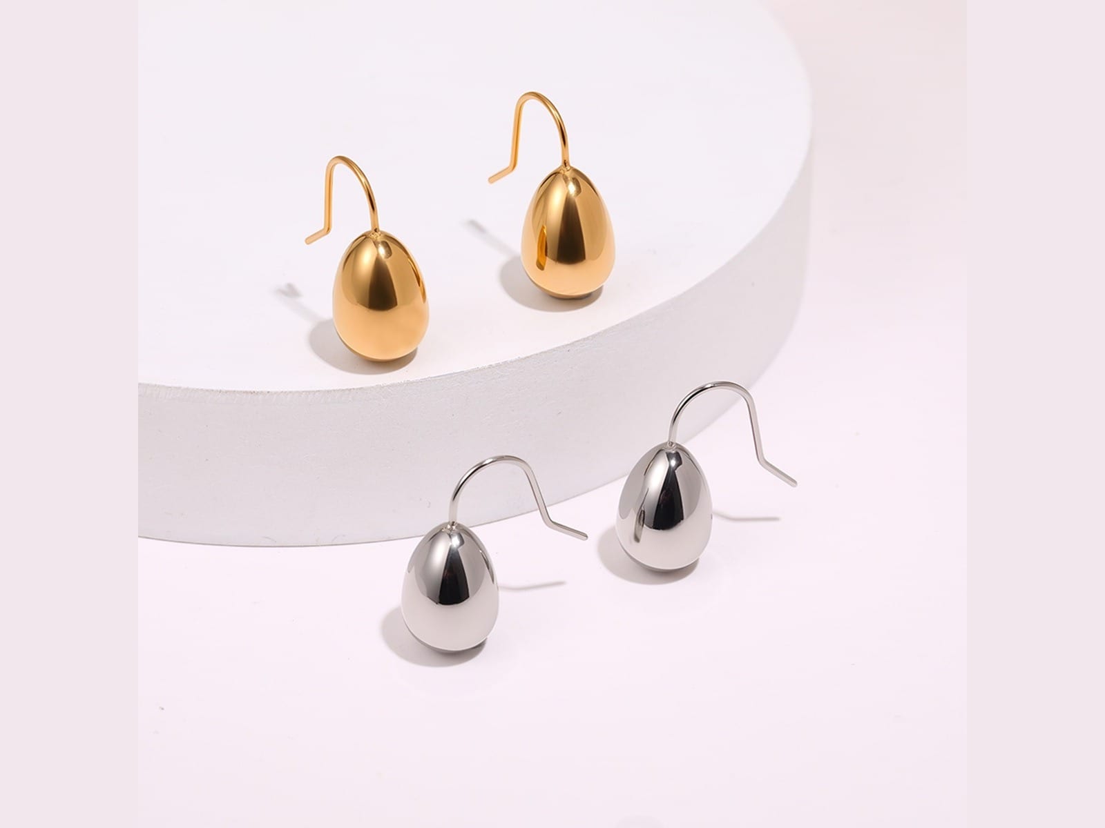 Sculpted Teardrop Ear Hook — detail