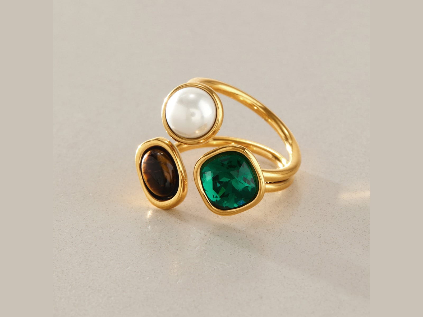 Three-Stone Split-Shank Ring — detail