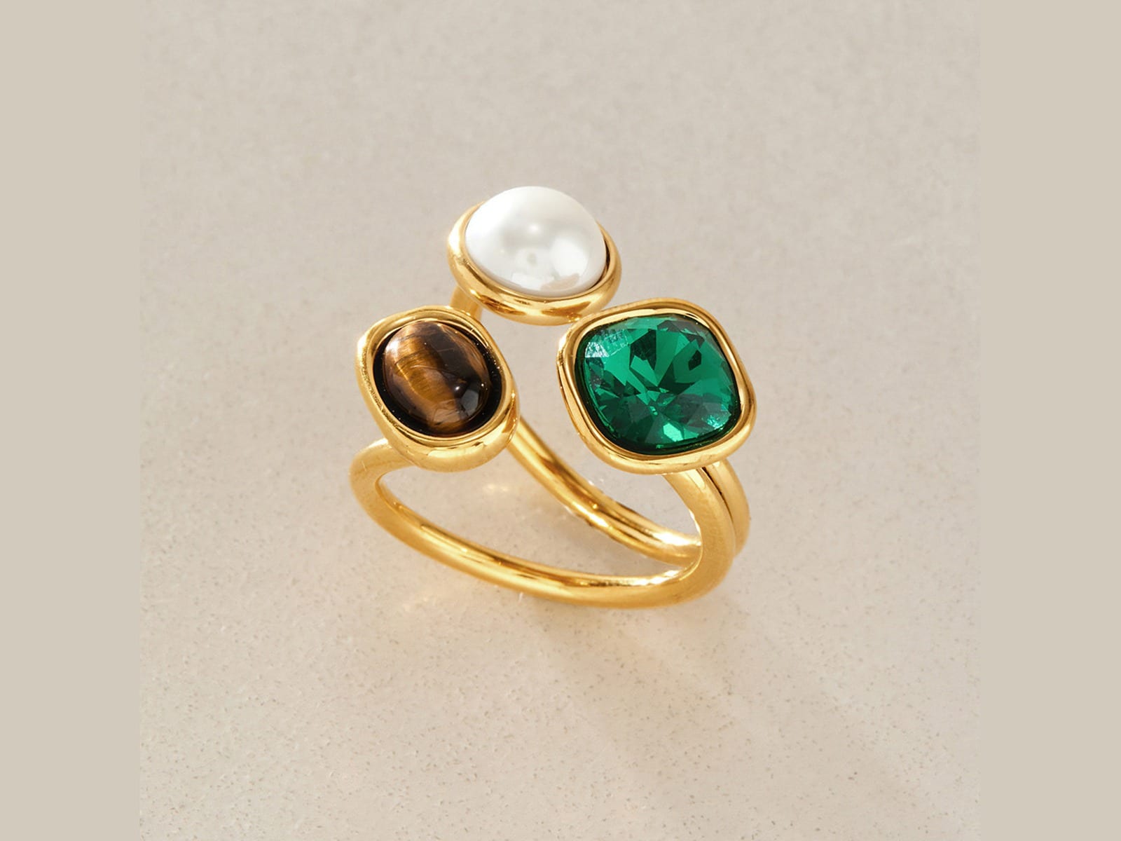 Three-Stone Split-Shank Ring — detail