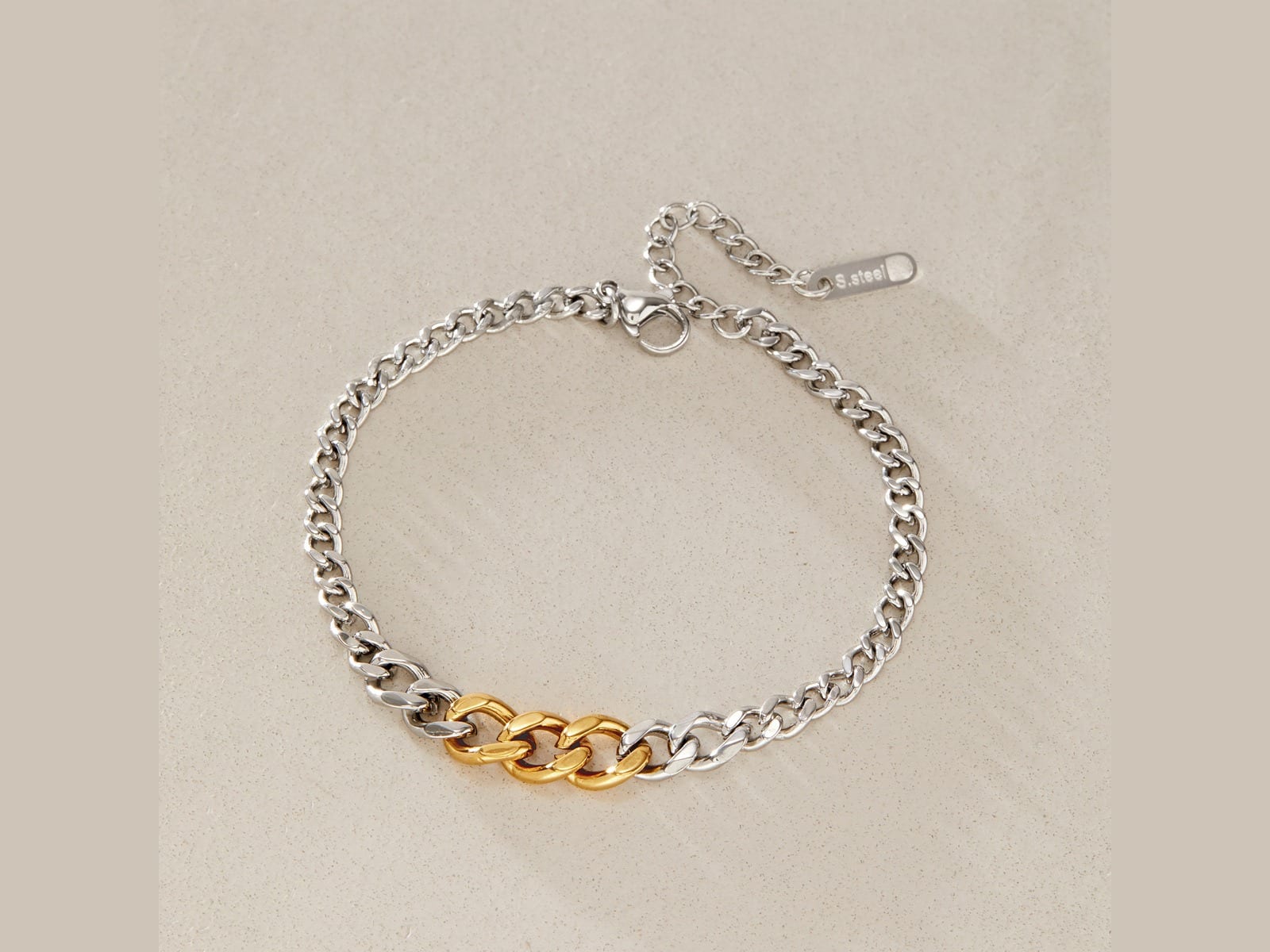 Two-Tone Chain Set — detail