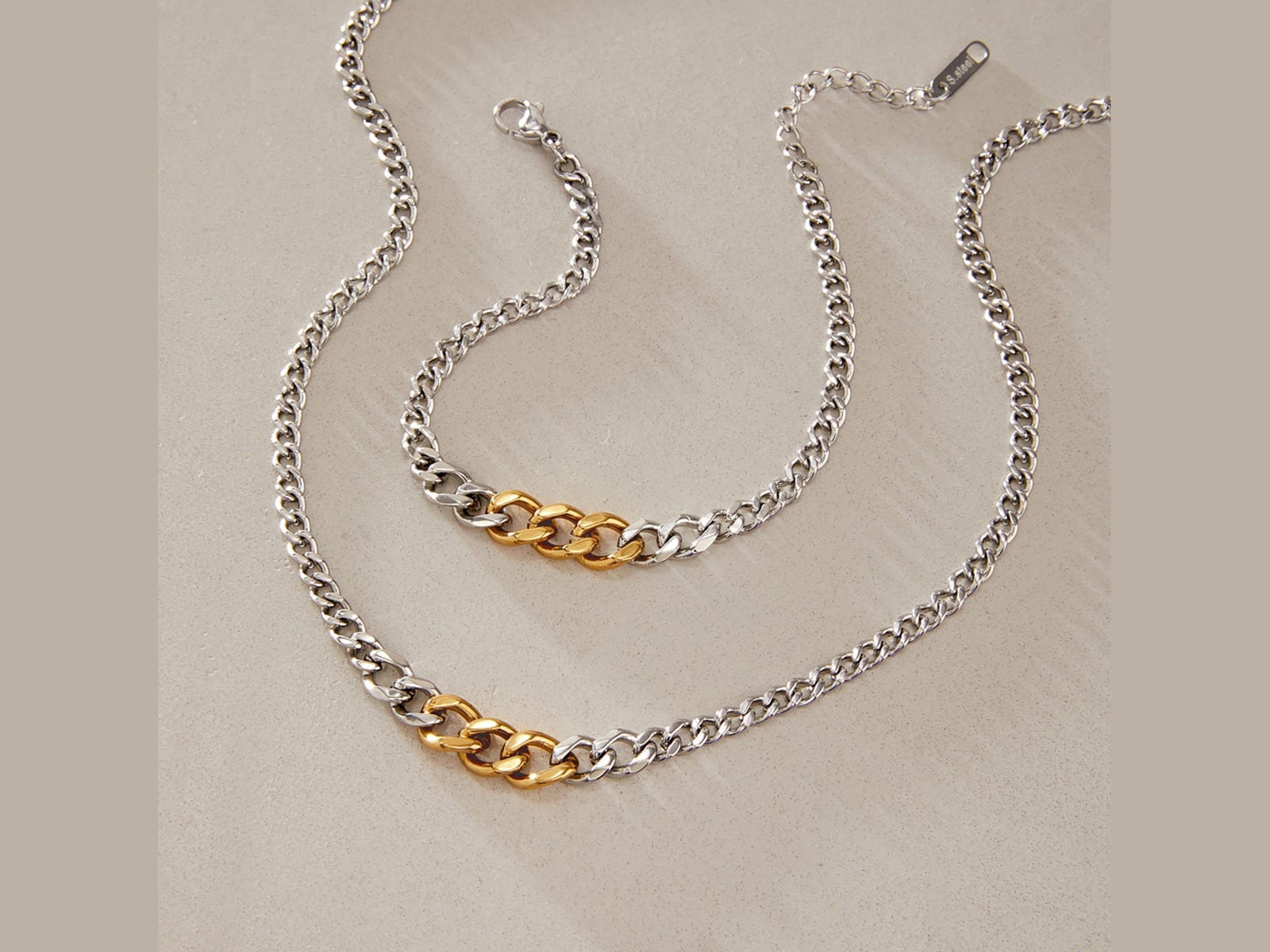 Two-Tone Chain Set — detail