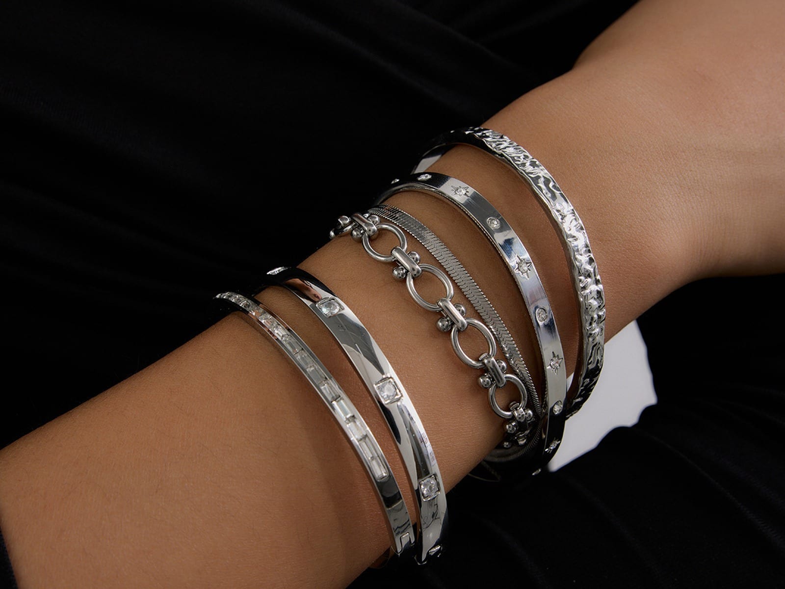 Two-Tone O-Link Bracelets — detail