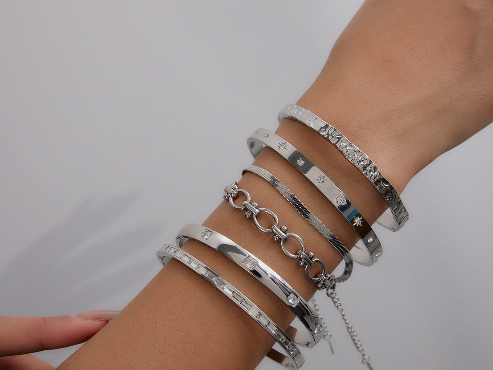 Two-Tone O-Link Bracelets — detail