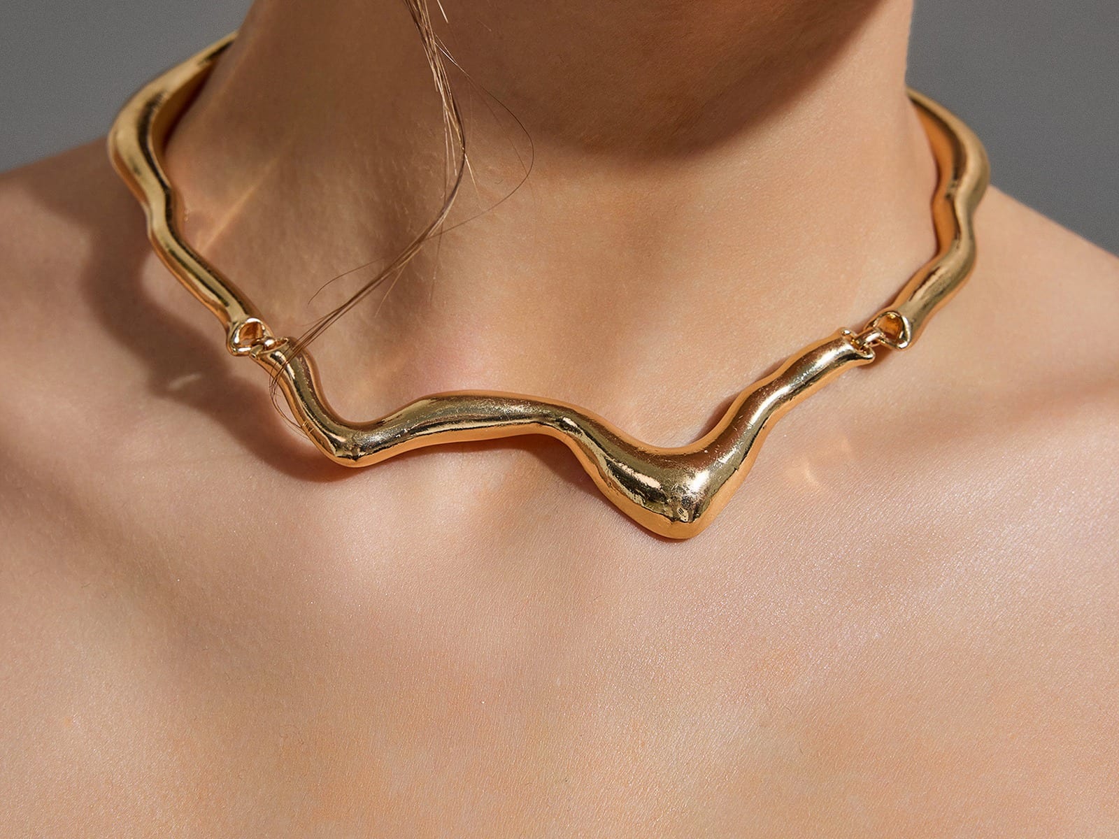 Wave Collar Necklace, Rigid — detail