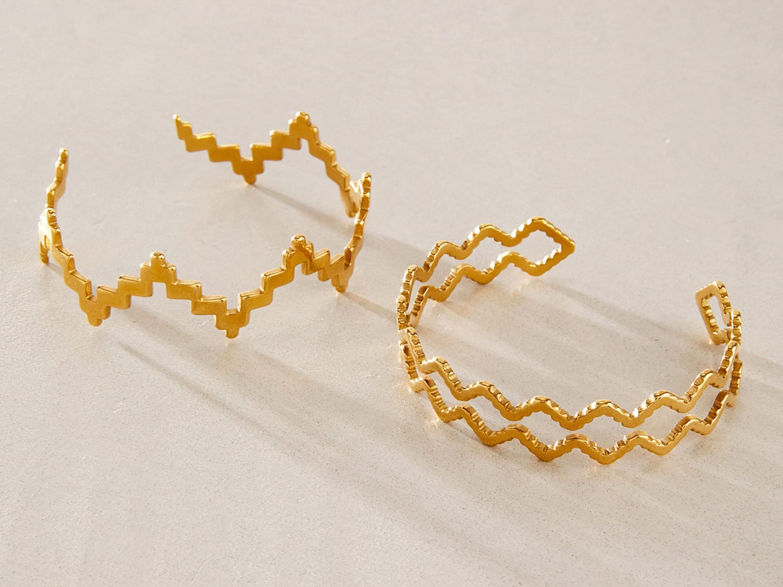 Zigzag Line Bangle — detail